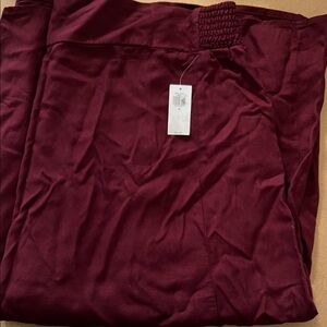 Old Navy Women’s 2XL mid calf skirt with flirty side slit in Burgundy